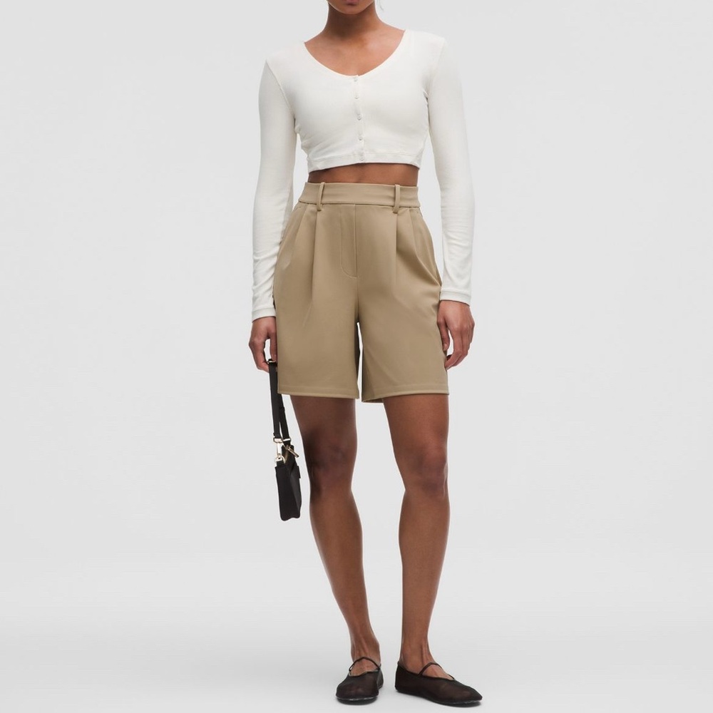 Lululemon Daydrift Pleated Highrise Short 7”